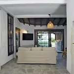 γεράνι In Ktima Gerostathi Vila Polychrono